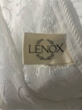 Lenox Women's White table cloth